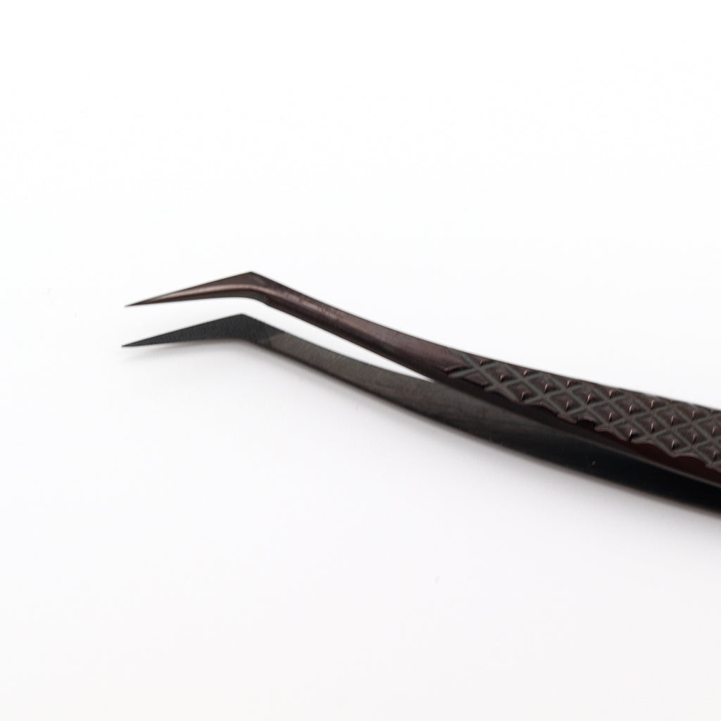 "Pinzette Rio - Precision Pin for Perfect Grooming Results"